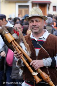 LL Abruzzo Cocullo (Italia) lo zampognaro ( opera seconda)